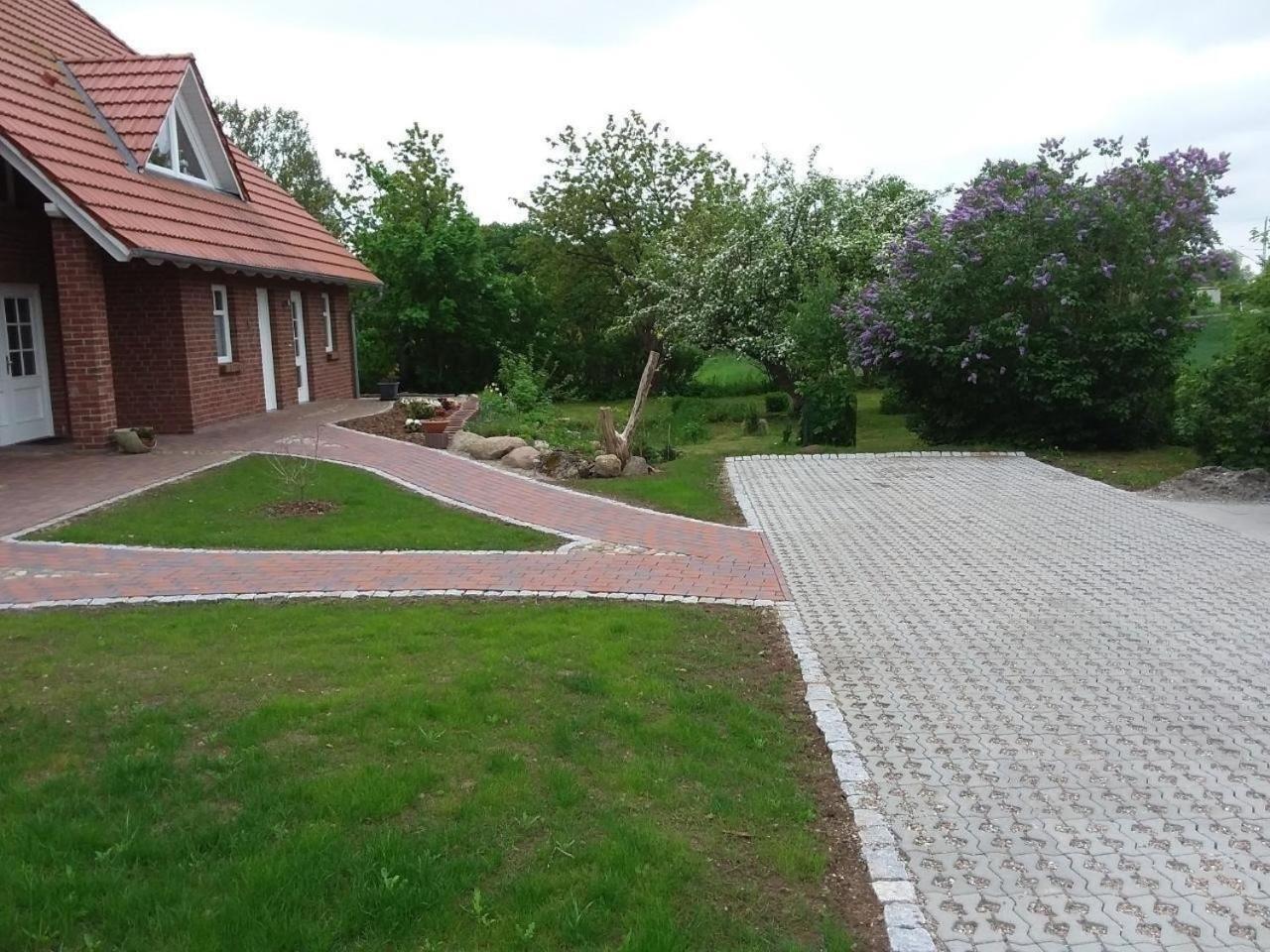 Ruhige Fewo Im Gruenen Mit Balkon, Terrasse Und Grossem Garten Appartement Sehlen Buitenkant foto